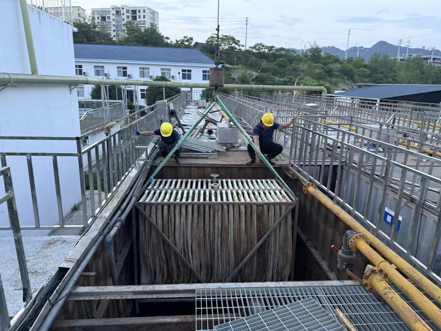 Pharmaceutical wastewater / separate quality management / three-stage process / IC anaerobic reactor / MBR membrane bioreactor / Fenton oxidation / MVR evaporation / ozone catalytic oxidation