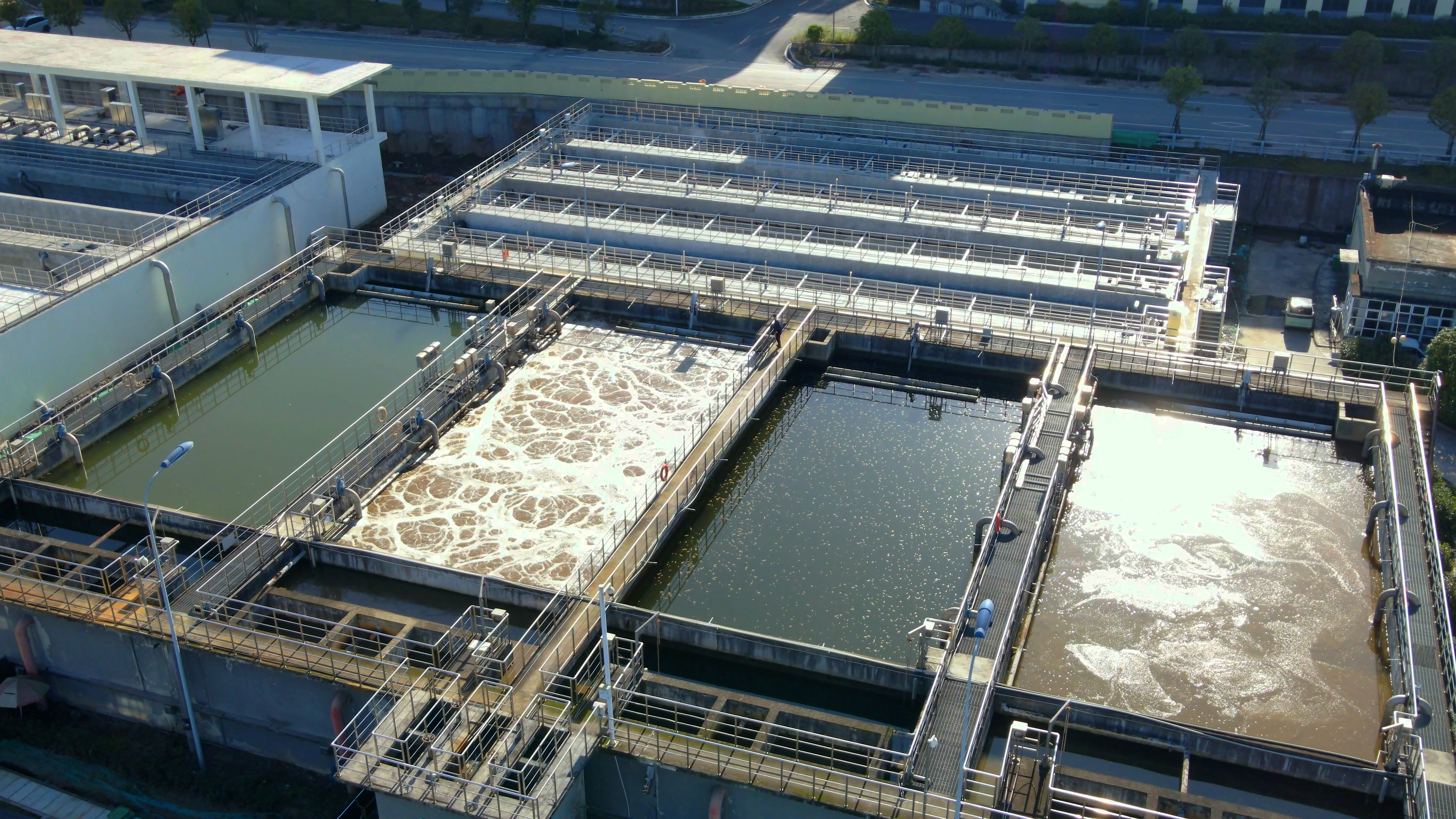 AAO+MBR process / improved oxidation ditch / pretreatment / biochemical treatment / advanced treatment / disinfection and reuse / AI industrial brain / Hongtai Huarui FyhoneOS / machine learning / neural networks / intelligent aeration control / precise dosing / digital twin / water quality fluctuation early warning / perception layer / edge computing / private cloud / smart water big data center / digital twin dashboard / fingertip operation and maintenance / energy saving and consumption reduction / reduced chemical consumption / lower operating costs / 99.9% effluent compliance / upgrade transformation / non-stop transformation / smart duty management / on-demand presence / predictive maintenance / data security / lifecycle cost